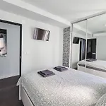 Апартаменты Lavilla - Two Bedroom With Balcony And Sea View Uti