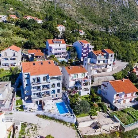 Apartman Lavilla - Two Bedroom With Balcony And Sea View Uti