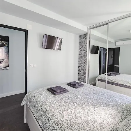 Apartman Lavilla - Two Bedroom With Balcony And Sea View Uti