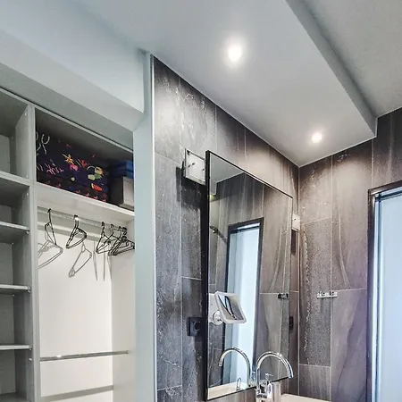 Lavilla - Two Bedroom With Balcony And Sea View Uti Apartman Mlini