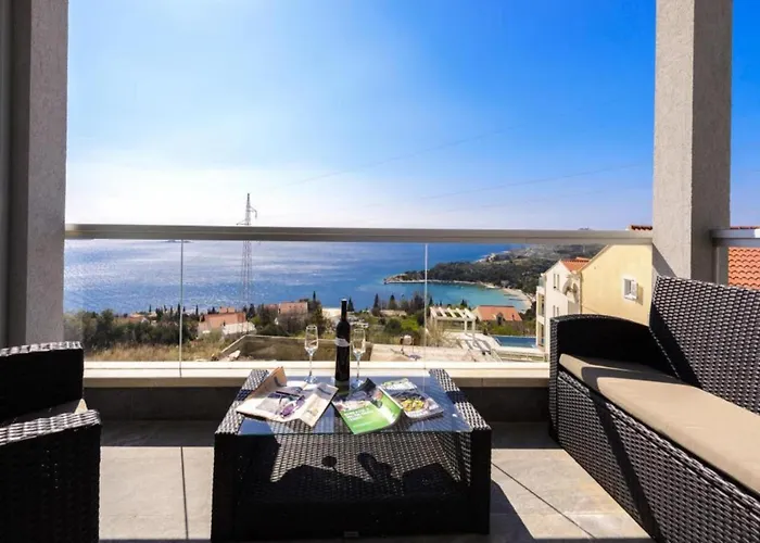 Lavilla - Two Bedroom With Balcony And Sea View Uti