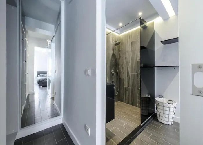 Lavilla - Two Bedroom With Balcony And Sea View Uti Apartament *