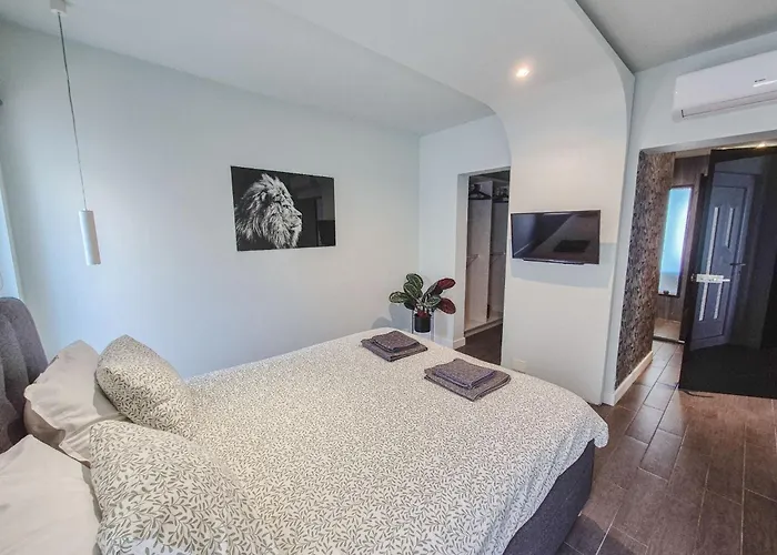 Lavilla - Two Bedroom With Balcony And Sea View Uti *