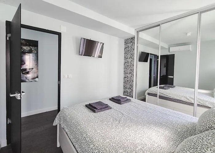 Apartament Lavilla - Two Bedroom With Balcony And Sea View Uti