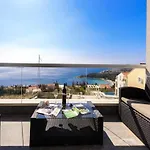 Lavilla - Two Bedroom With Balcony And Sea View Uti