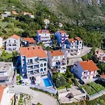 Lavilla - Two Bedroom With Balcony And Sea View Uti Daire