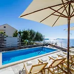 Lavilla - Two Bedroom With Balcony And Sea View Uti Mlini