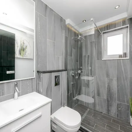 Lavilla - Two Bedroom With Balcony And Sea View Uti *