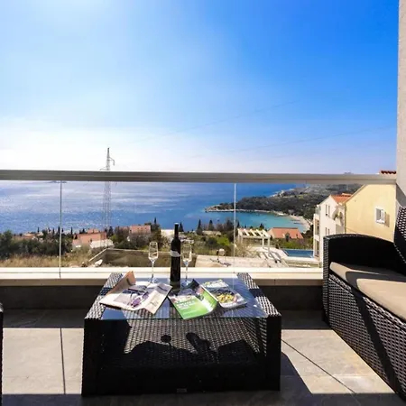 Lavilla - Two Bedroom With Balcony And Sea View Uti