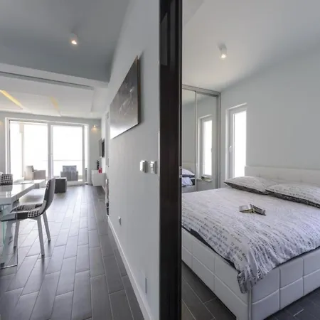 Lavilla - Two Bedroom With Balcony And Sea View Uti *