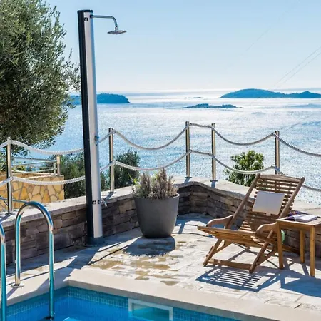 Lavilla - Two Bedroom With Balcony And Sea View Uti