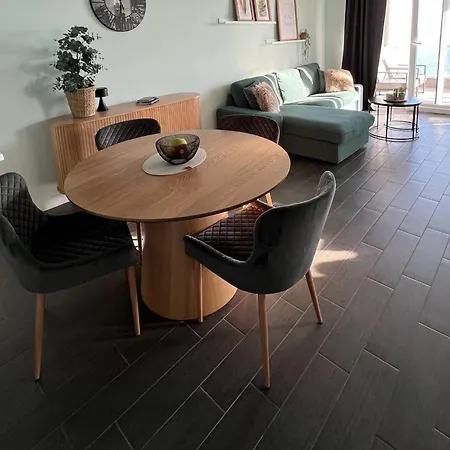 Lavilla - Two Bedroom With Balcony And Sea View Uti