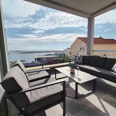 Lavilla - Two Bedroom With Balcony And Sea View Uti