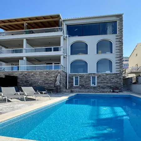 Lavilla - Two Bedroom With Balcony And Sea View Uti Mlini