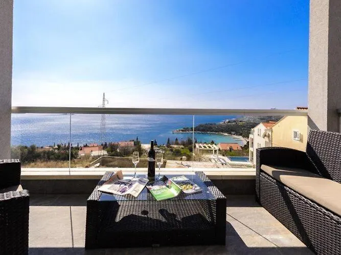 Lavilla - Two Bedroom With Balcony And Sea View Uti *