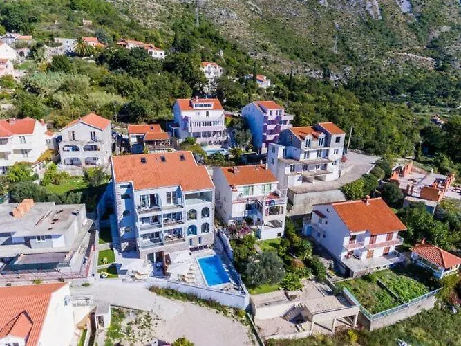 Apartment Lavilla - Two Bedroom With Balcony And Sea View Uti