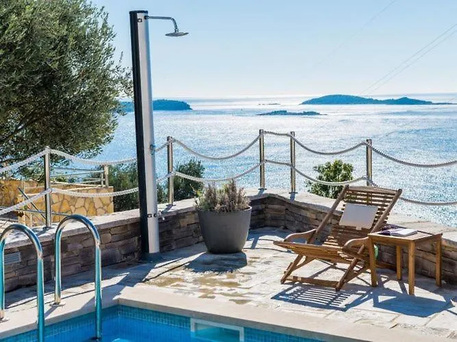 Lavilla - Two Bedroom With Balcony And Sea View Uti Apartment *