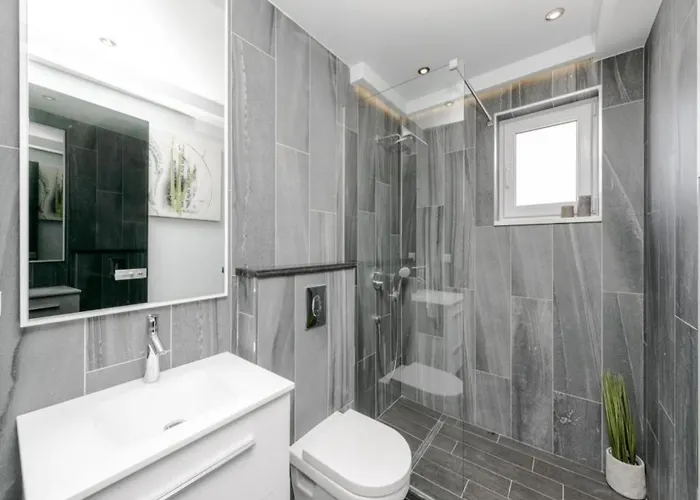 Lavilla - Two Bedroom With Balcony And Sea View Uti *