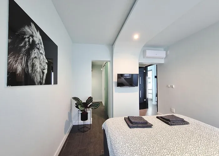 Lavilla - Two Bedroom With Balcony And Sea View Uti