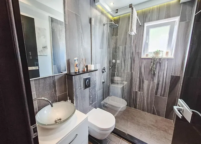 Lavilla - Two Bedroom With Balcony And Sea View Uti Apartment Mlini